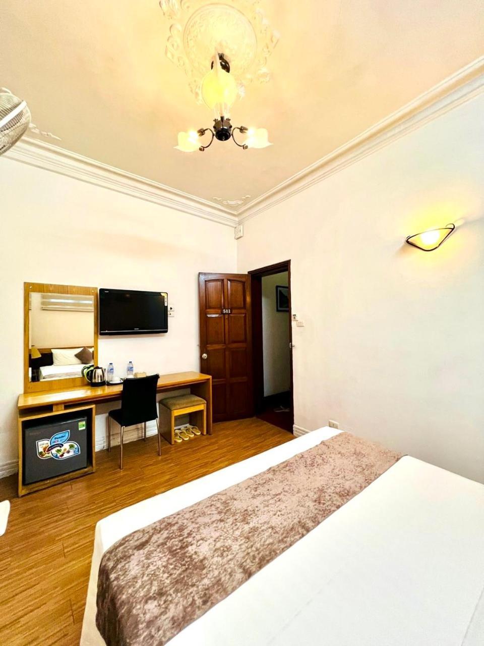 Hanoi Win Hotel & Travel Bagian luar foto